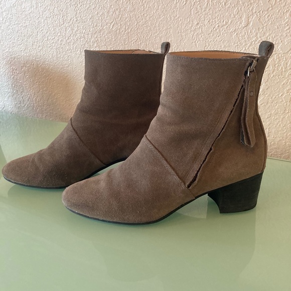 Banana Republic Shoes - 👢 BANANA REPUBLIC Suede Booties Sz 6.5